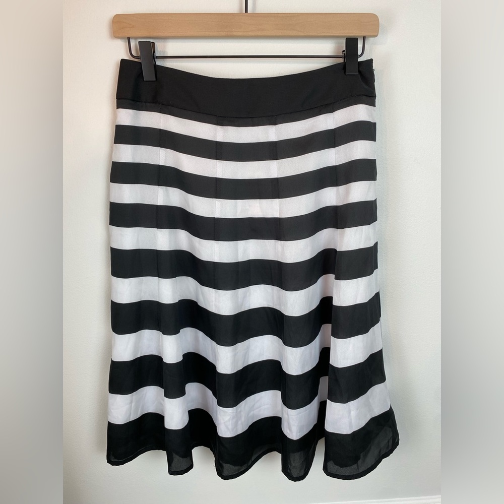 WHITE HOUSE BLACK MARKET Black & White Stripe Skirt NWT | Size 2
